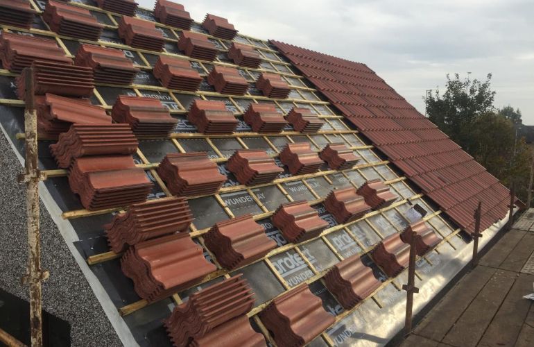 Pose et remplacement de tuile ardoise et zinc à La-Garenne-Colombes en Hauts de Seine